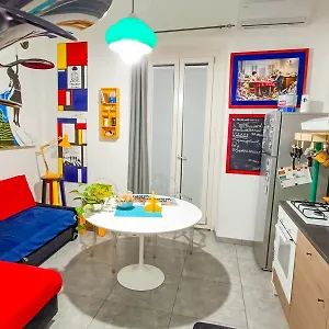 Mr Square Apartment